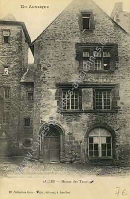 Carte postale ancienne Maison des Templiers — Salers (Cantal)
