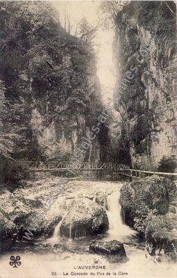 Carte postale ancienne Cascade du Pas de la Cere — Vèze (Cantal)