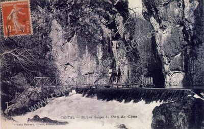 Carte postale ancienne Gorges et Pas de la Cere — Vèze (Cantal)