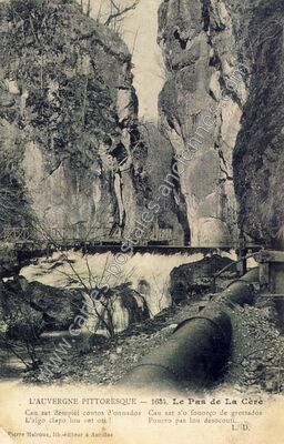 Carte postale ancienne Pas de la Cere — Vèze (Cantal)