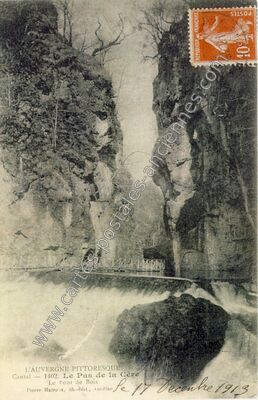 Carte postale ancienne Pas de la Cere — Vèze (Cantal)