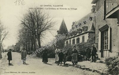 Carte postale ancienne Le Château et l'Entrée du Village — Ytrac (Cantal)