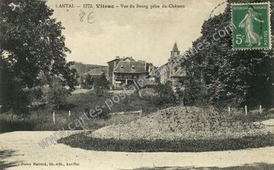 Carte postale ancienne Vue du Bourg prise du Château — Vitrac (Cantal)