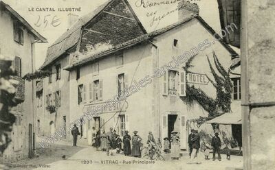 Carte postale ancienne Rue Principale — Vitrac (Cantal)