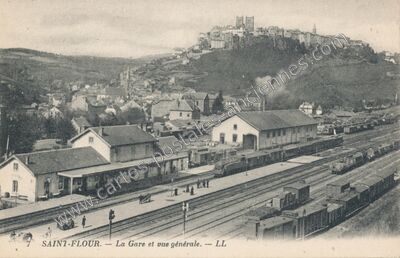 Carte postale ancienne La Gare et vue générale — Saint-Flour (Cantal)