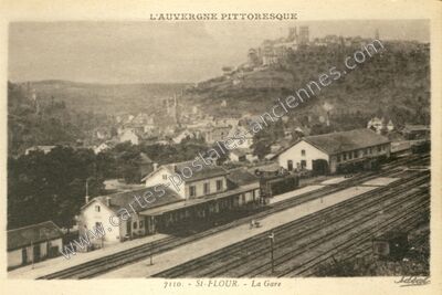 Carte postale ancienne L'Auvergne Pittoresque — Saint-Flour (Cantal)