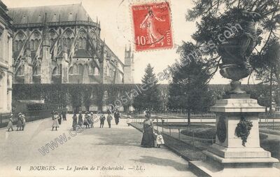 Carte postale ancienne Le Jardin de l'Archevêché — Bourges (Cher)