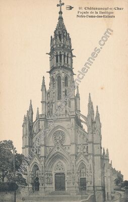 Carte postale ancienne Façade de la Basilique Notre-Dame-des-Enfants — Châteauneuf-sur-Cher (Cher)