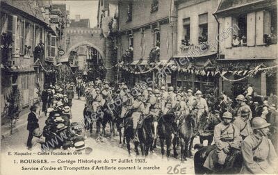 Carte postale ancienne Cortège Historique du 1° Juillet 1923 — Bourges (Cher)