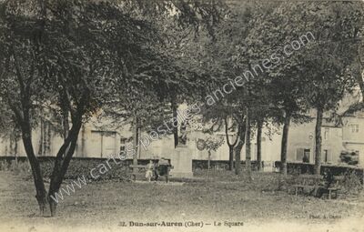 Carte postale ancienne Le Square — Dun-sur-Auron (Cher)