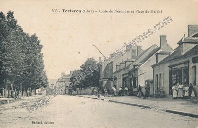 Carte postale ancienne Route de Nérondes et Place du Marché — Torteron (Cher)