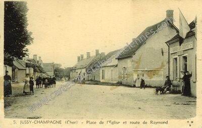 Carte postale ancienne Place de l'Eglise et route de Raymond — Jussy-Champagne (Cher)