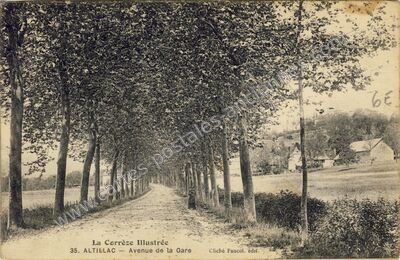 Carte postale ancienne Avenue de la Gare — Altillac (Corrèze)