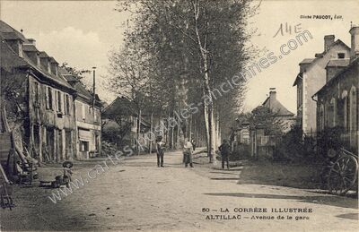 Carte postale ancienne Avenue de la gare — Altillac (Corrèze)