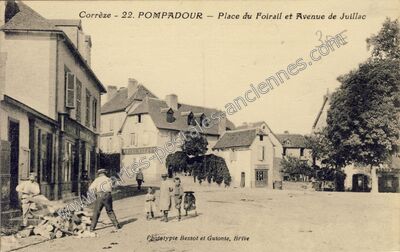 Carte postale ancienne Place du Foirail et Avenue de Juillac — Arnac-Pompadour (Corrèze)