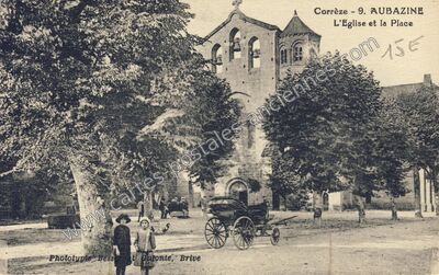 Carte postale ancienne L'Eglise et la Place — Aubazines (Corrèze)