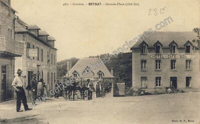Carte postale ancienne Grande-Place (côté Est) — Beynat (Corrèze)