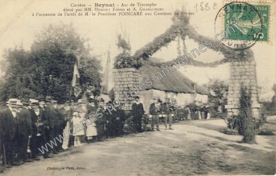 Carte postale ancienne Arc de Triomphe élevé par MM. Huguet Frères et A — Beynat (Corrèze)