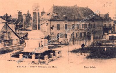 Carte postale ancienne Place et Monument aux Morts — Beynat (Corrèze)