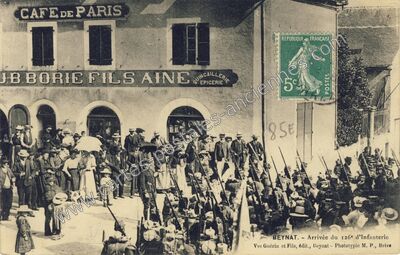 Carte postale ancienne Arrivée du 126° d'Infanterie — Beynat (Corrèze)
