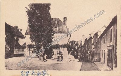 Carte postale ancienne Rue de l'Hôtel-de-Ville — Beynat (Corrèze)