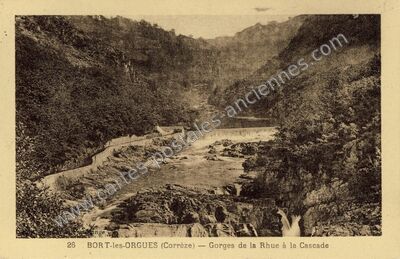 Carte postale ancienne Gorges de la Rhue à la Cascade — Bort-les-Orgues (Corrèze)