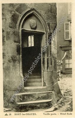 Carte postale ancienne Vieille porte. - Hôtel Rode — Bort-les-Orgues (Corrèze)
