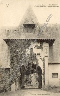 Carte postale ancienne Le Logis de Lafarge - Porche d'arrivée — Chamberet (Corrèze)
