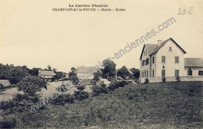 Carte postale ancienne Mairie - Écoles — Champagnac-la-Prune (Corrèze)