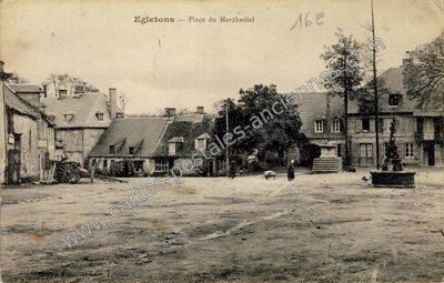 Carte postale ancienne Place du Marchadial — Égletons (Corrèze)