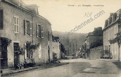 Carte postale ancienne Grande Rue — Forgès (Corrèze)