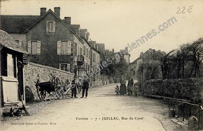 Carte postale ancienne Rue du Canal — Juillac (Corrèze)