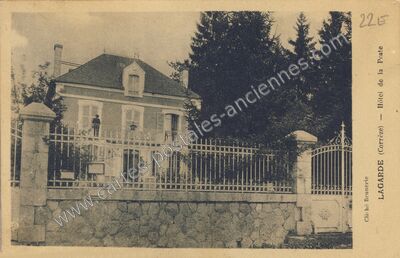 Carte postale ancienne Hôtel de la Poste — Lagarde-Enval (Corrèze)