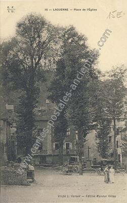 Carte postale ancienne Place de l'Église — Laguenne (Corrèze)