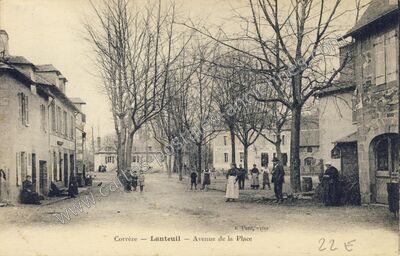 Carte postale ancienne Avenue de la Place — Lanteuil (Corrèze)