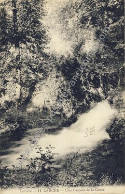 Carte postale ancienne Une Cascade de la Couze — Larche (Corrèze)