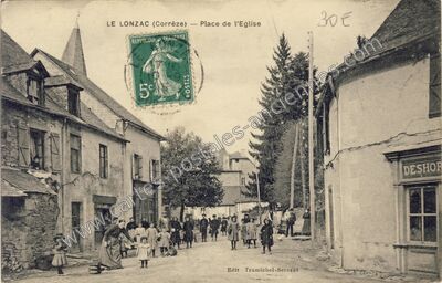 Carte postale ancienne Place de l'Eglise — Le Lonzac (Corrèze)