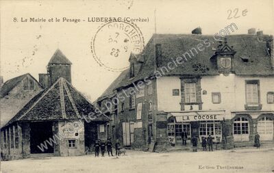 Carte postale ancienne La Mairie et le Pesage — Lubersac (Corrèze)