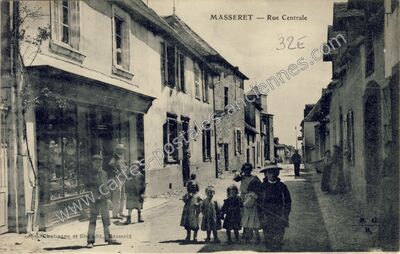 Carte postale ancienne Rue Centrale — Masseret (Corrèze)