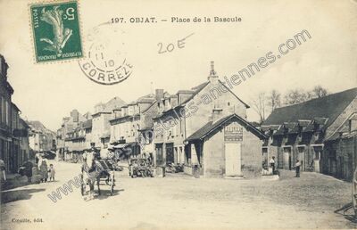 Carte postale ancienne Place de la Bascule — Objat (Corrèze)