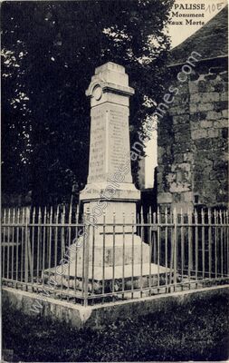 Carte postale ancienne Monument aux Morts — Palisse (Corrèze)