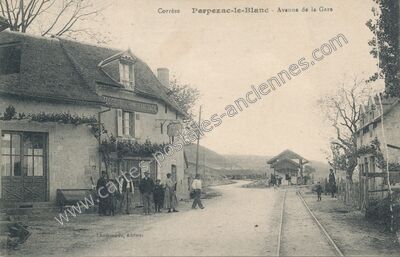 Carte postale ancienne Avenue de la Gare — Perpezac-le-Blanc (Corrèze)