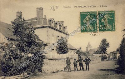 Carte postale ancienne L'Ecole — Perpezac-le-Noir (Corrèze)