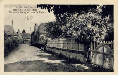 Carte postale ancienne Entrée du Bourg et route de Pleaux — Rilhac-Xaintrie (Corrèze)