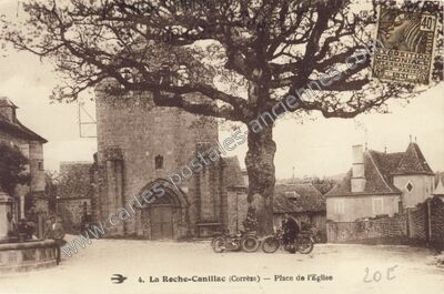 Carte postale ancienne Place de l'Eglise — La Roche-Canillac (Corrèze)