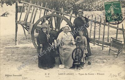 Carte postale ancienne Types du Centre - Fileuses — Saint-Angel (Corrèze)