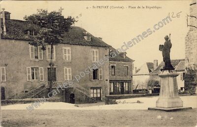 Carte postale ancienne Place de la République — Saint-Privat (Corrèze)