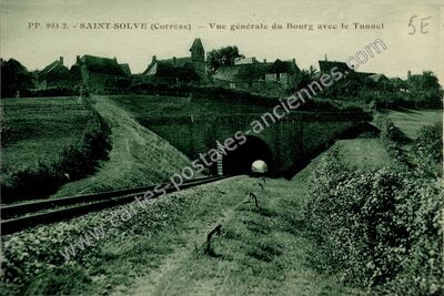 Carte postale ancienne Vue générale du Bourg avec le Tunnel — Saint-Solve (Corrèze)