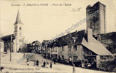 Carte postale ancienne Place de l'Eglise — Salon-la-Tour (Corrèze)