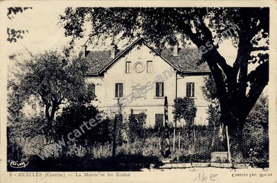 Carte postale ancienne La Mairie et les Ecoles — Sexcles (Corrèze)